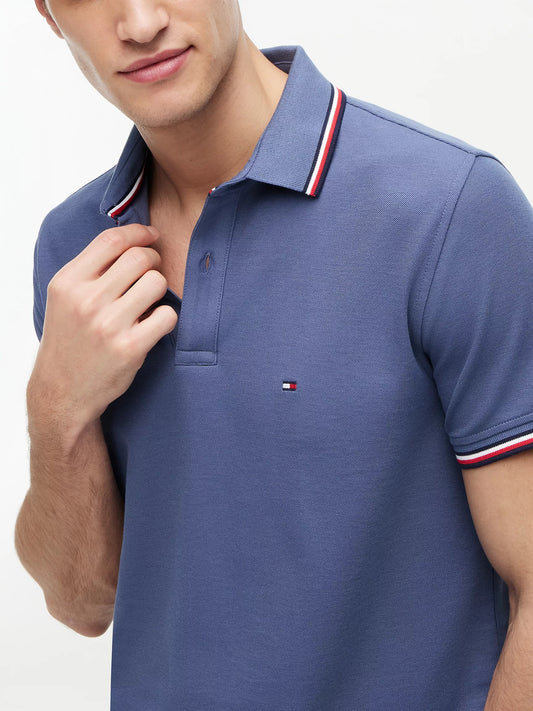 Chemise unicolor con cuello ribeteado