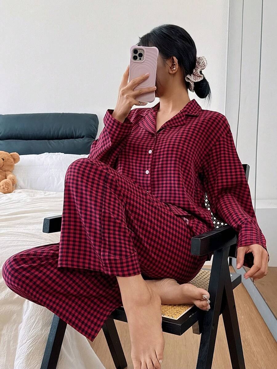 Pijama a cuadros de camisa y pantalon largos