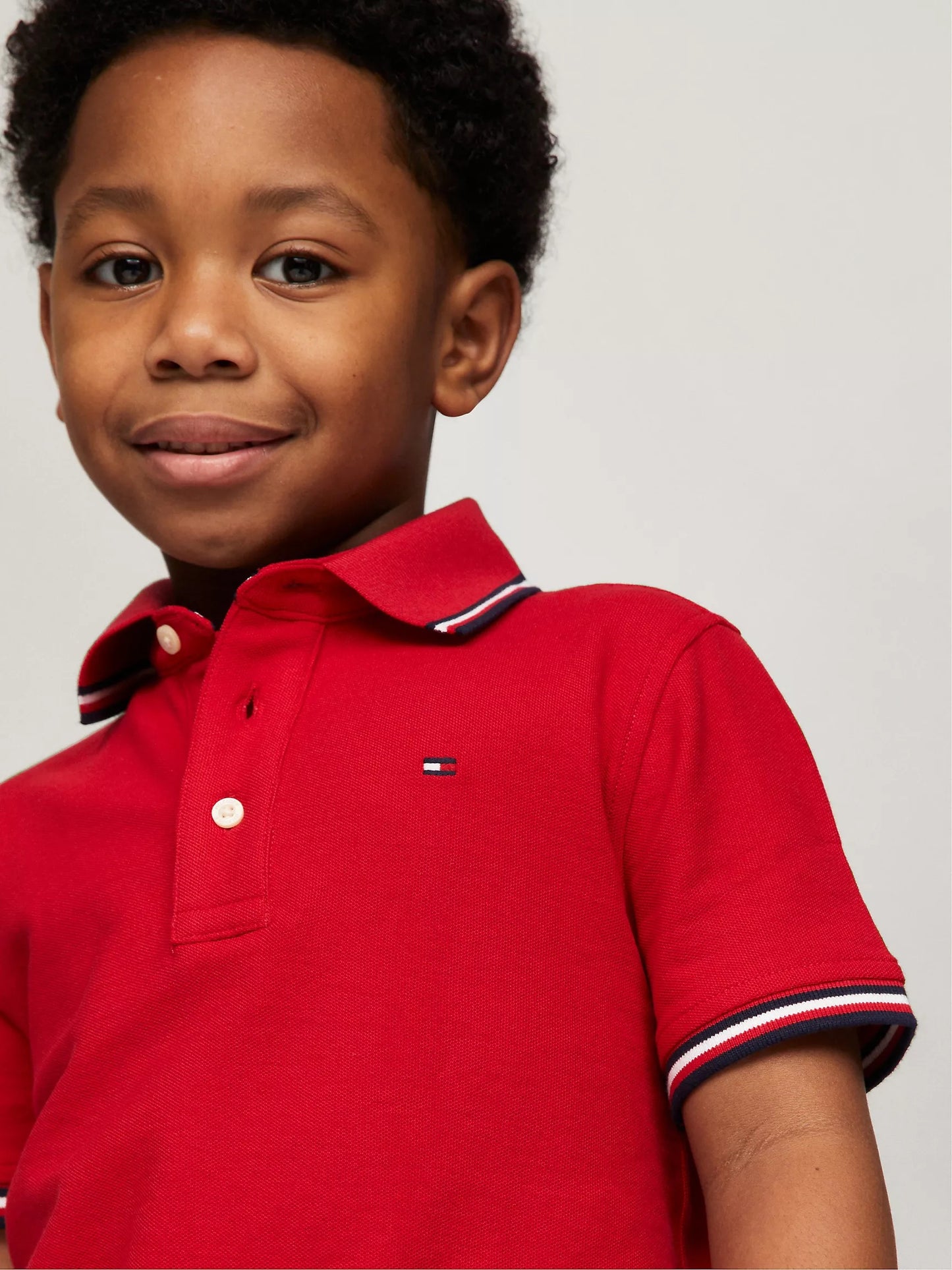 Chemise unicolor con cuello ribeteado para niño