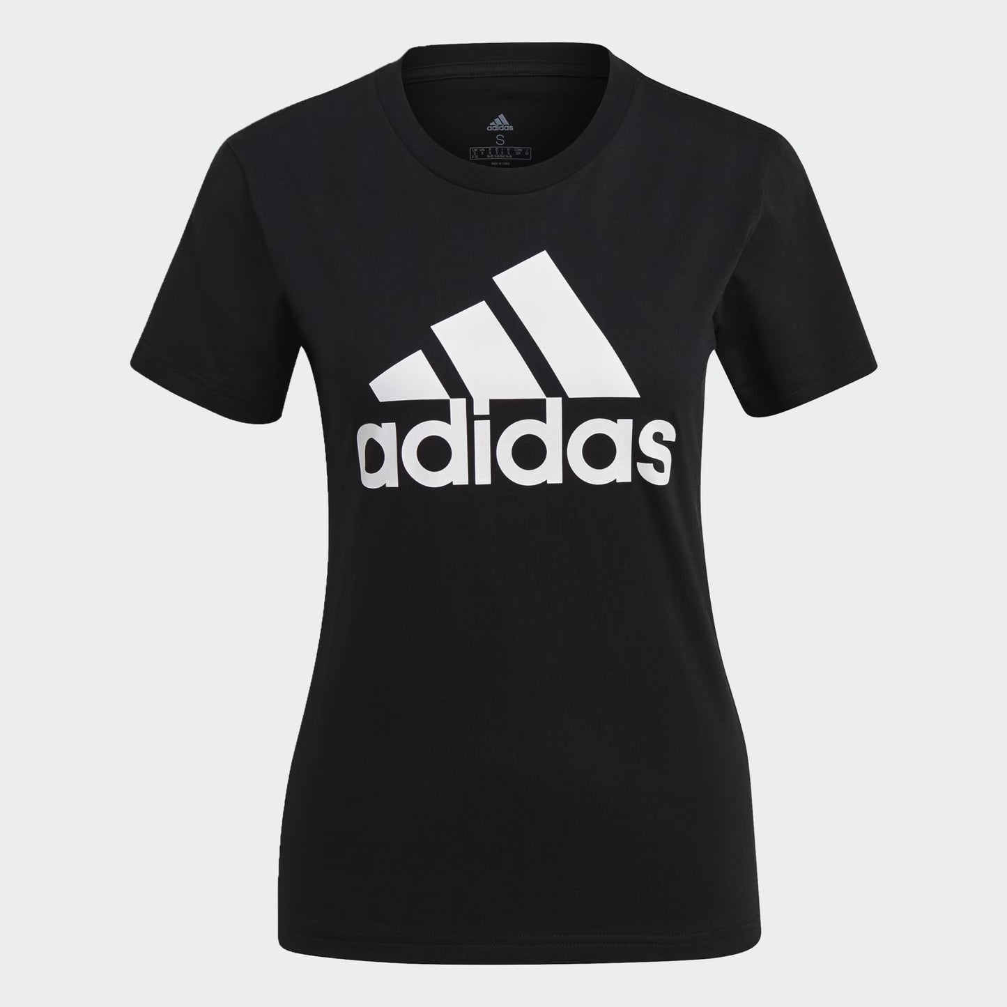 Franela deportiva con logo estampado