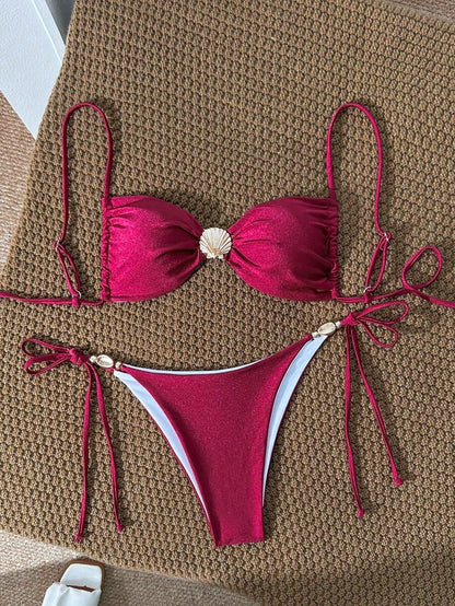 Bikini con adorno de concha