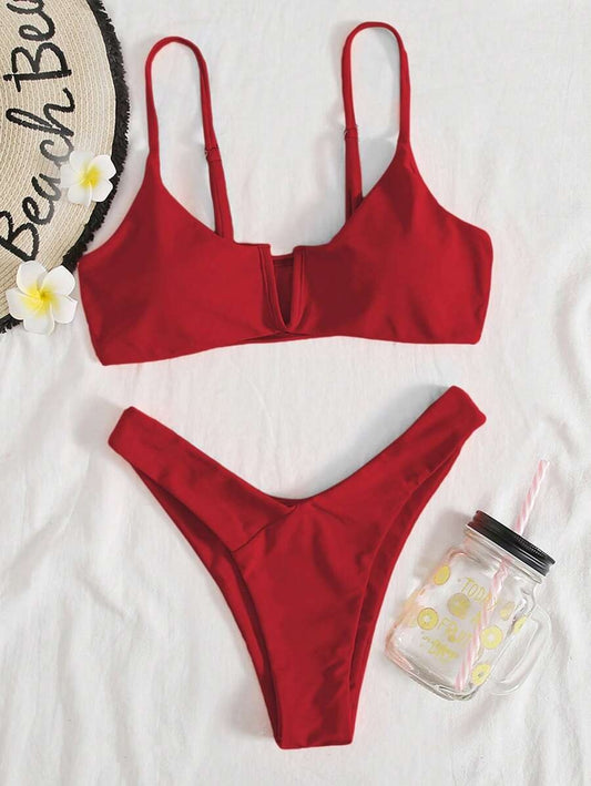 Bikini con abertura corte alto
