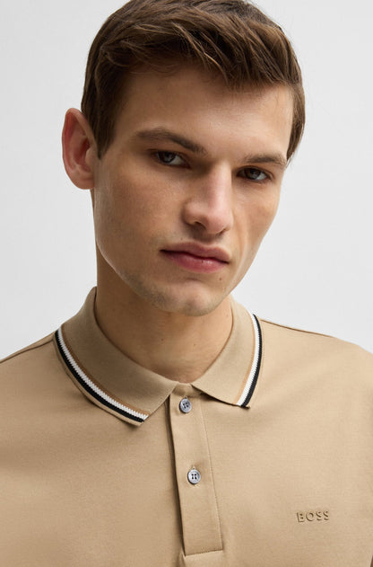 Chemise ajustada con logo estampado y cuello ribeteado