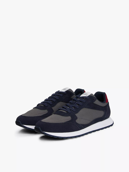 Calzado deportivo con textura combinada de pana
