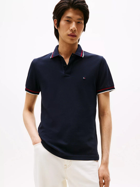 Chemise ajustada con cuello y mangas ribeteadas