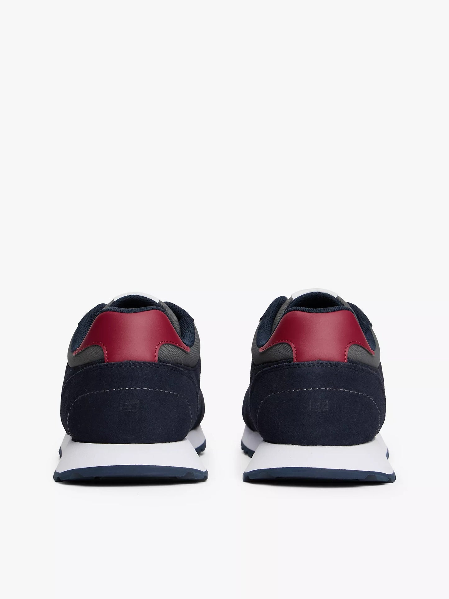 Calzado deportivo con textura combinada de pana