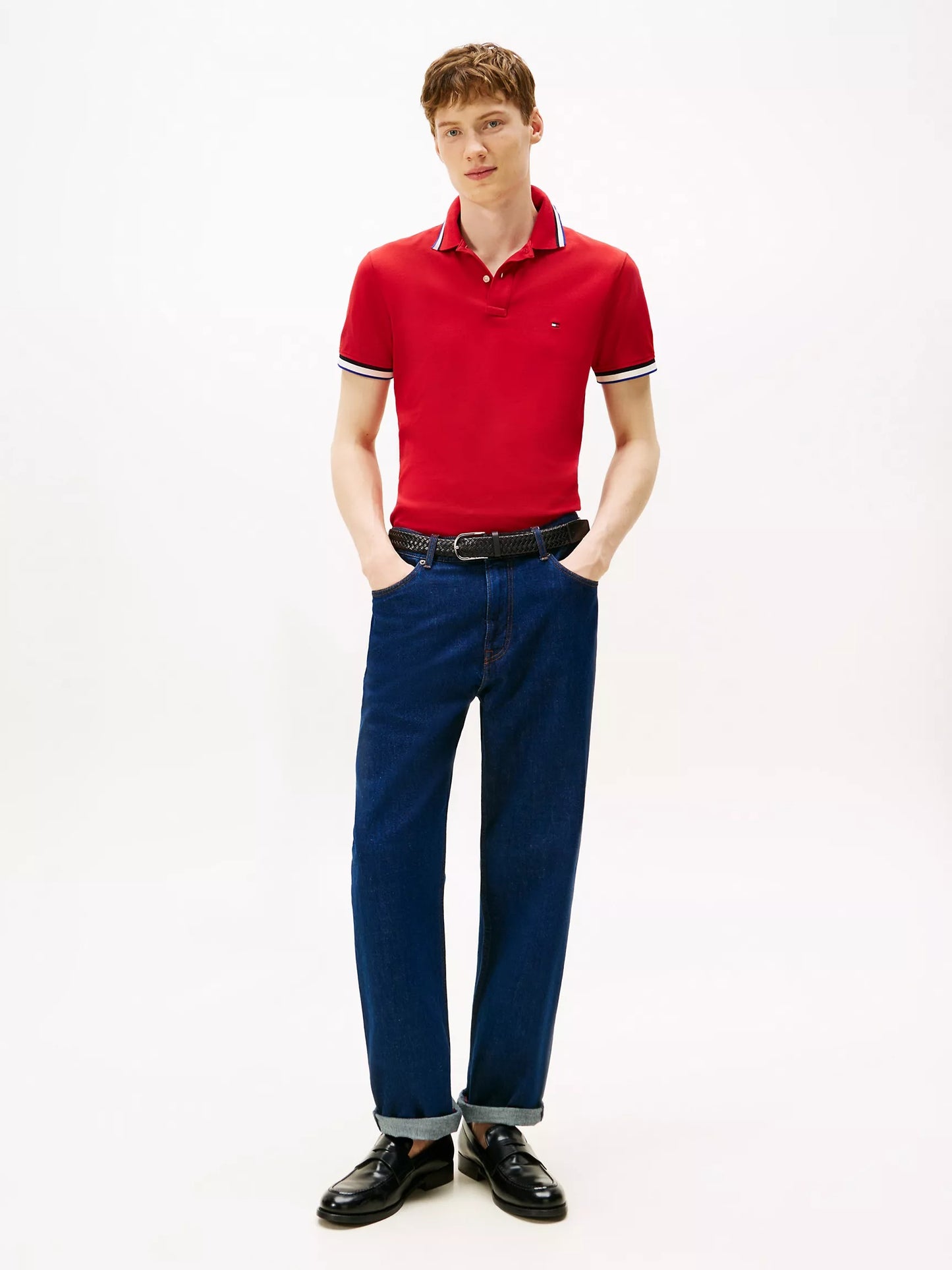 Chemise ajustada con cuello y mangas ribeteadas