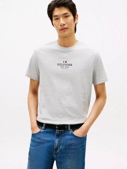 Franela cuello redondo con logo estampado central