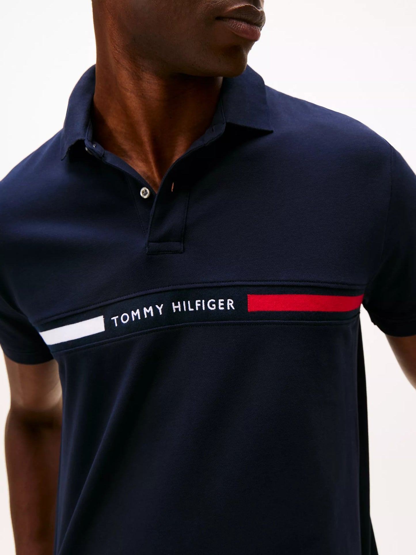 Chemise regular con logo bandera bordada central