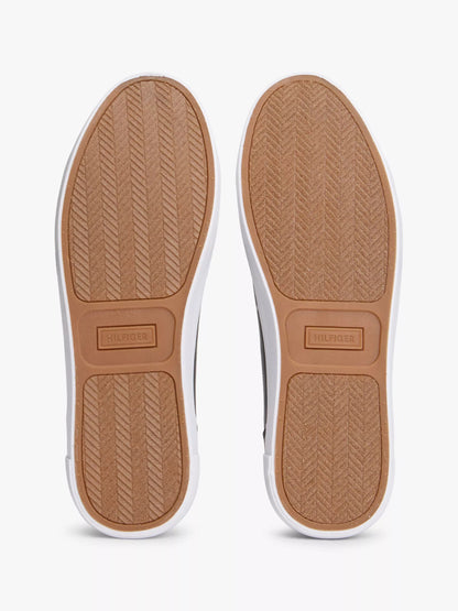 Calzado casual con logo