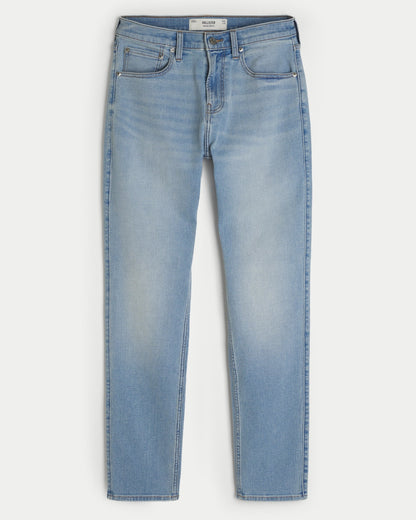 Jean ajustado atlético con lavado claro