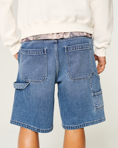 Bermuda denim con lavado medio y corte holgado