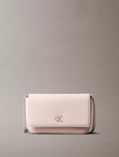 Cartera pequeña con logo y cadena